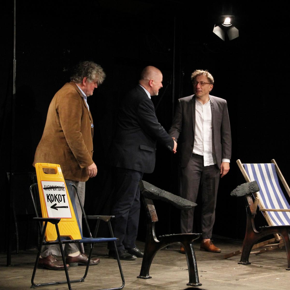 Novinky - Lavička: Premiérový večer