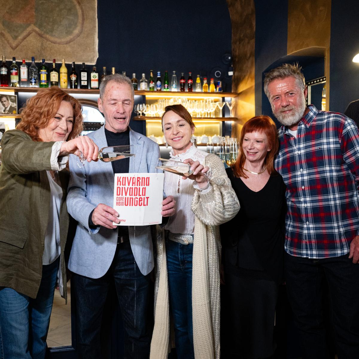 Kavárna - Je to tady! Slavnostně jsme otevřeli Kavárnu Divadla Ungelt 