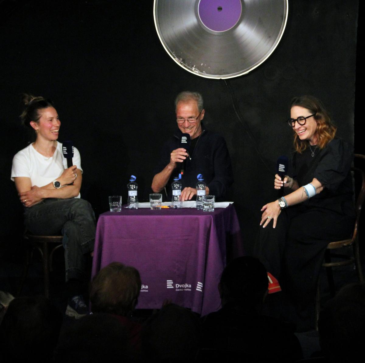 Novinky - Rozpravy s Evou Adamczykovou a Lindou Skarlandtovou