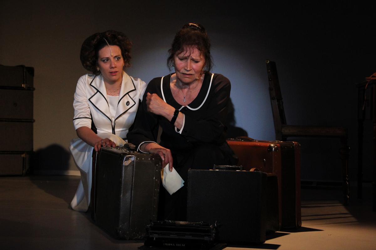 TOUHA JMÉNEM EINODIS