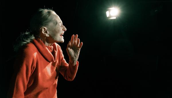 Zpívá a vypráví Soňa Červená (foto J.Malíř)