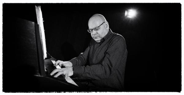 Zpívá a vypráví Soňa Červená (foto J.Malíř)