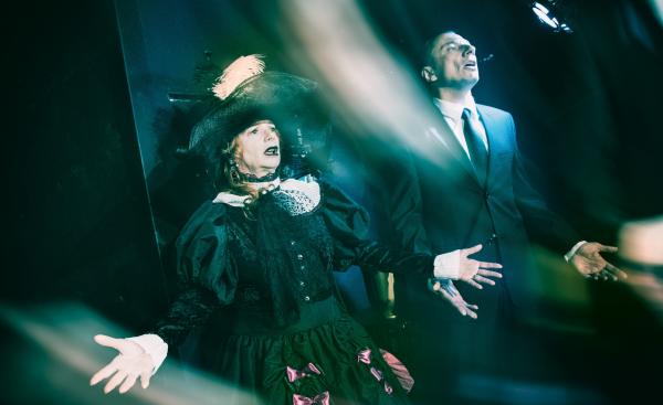 TRHNI SI, OTČE! - fotky z inscenace