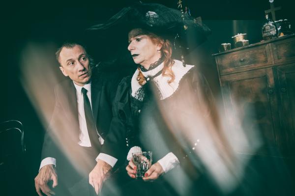 TRHNI SI, OTČE! - fotky z inscenace