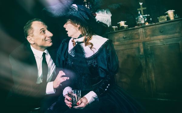 TRHNI SI, OTČE! - fotky z inscenace