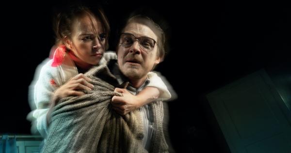 Slepice na zádech - Fotografie z inscenace